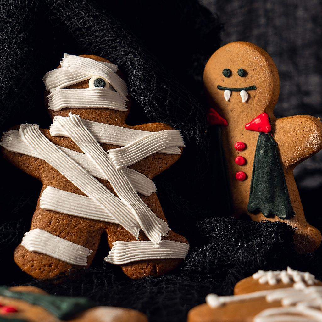Halloween GingerPeople decorated as a mummy and a vampire.